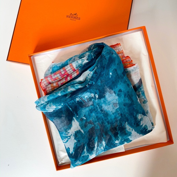 Authentic HERMES 100% Silk Scarf - Picture 2 of 5